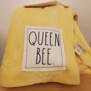 Rae Dunn Queen Bee 🐝